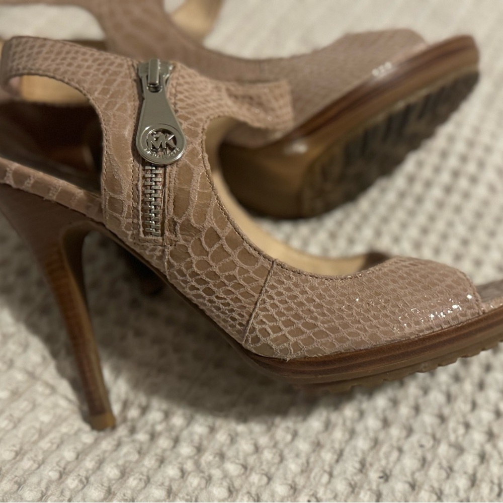 Michael By Michael Kors Light Pink Suede Heel Size 8 - Picture 4 of 6